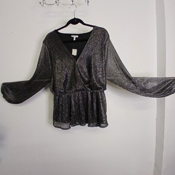 NWT Maurices Black and Gold metallic shimmer wrap Top size XL - Picture 1 of 8